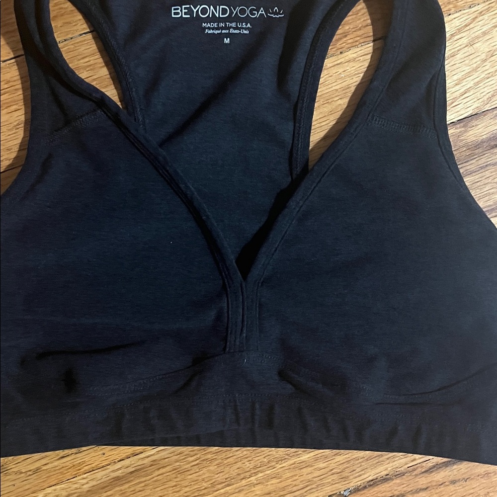 Beyond Yoga Sleek Black Sports Bra - Picture 3 of 4